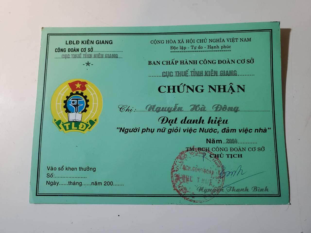 韵星假日军品类拍卖第42期 -- Rimey Holidays Militaria Auction 42 越南社会主义共和国工会服务证章证书