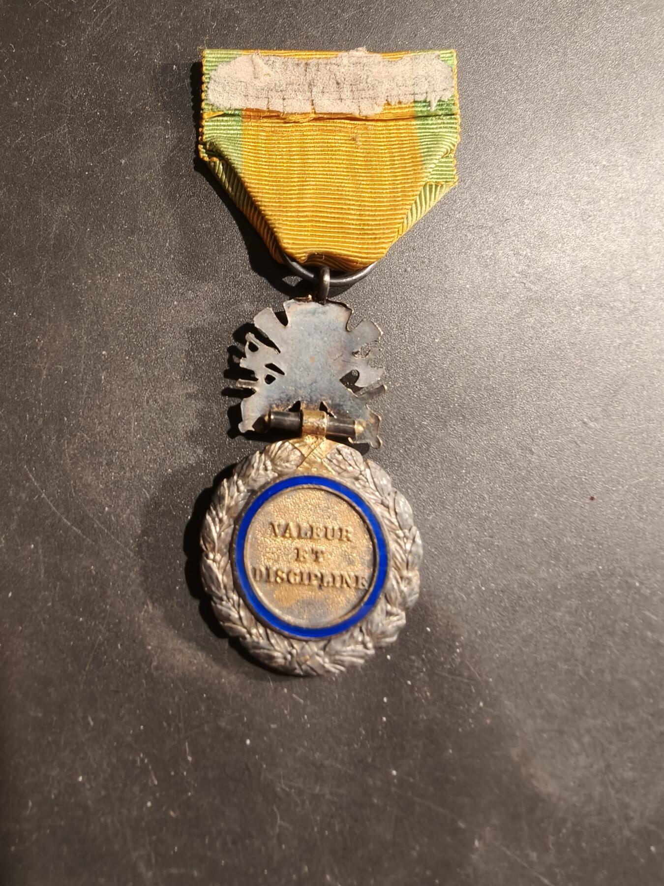 老王徽章第183期 法国军事奖章    三共时期   950银镀金珐琅    19.2g