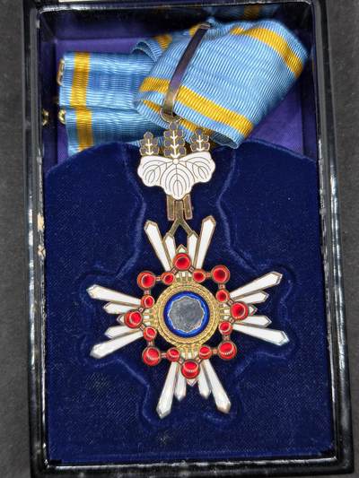 凯旋世界勋赏（持续上新中）（第22期新年大拍）（欢迎送拍）（对拍品有疑问请询问客服，不接受到手刀，出价默认拍品品相。请认真阅读拍卖规则！出价默认已认可！）（收到货请录制开箱视频，无视频概不处理问题。） - 荣典瑞宝三瑞带盒带略