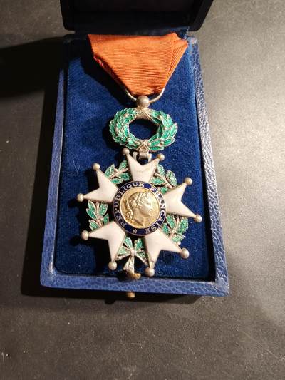 老王徽章第183期 - 法国骑士级荣誉军团勋章     原盒    银质珐琅    四共时期