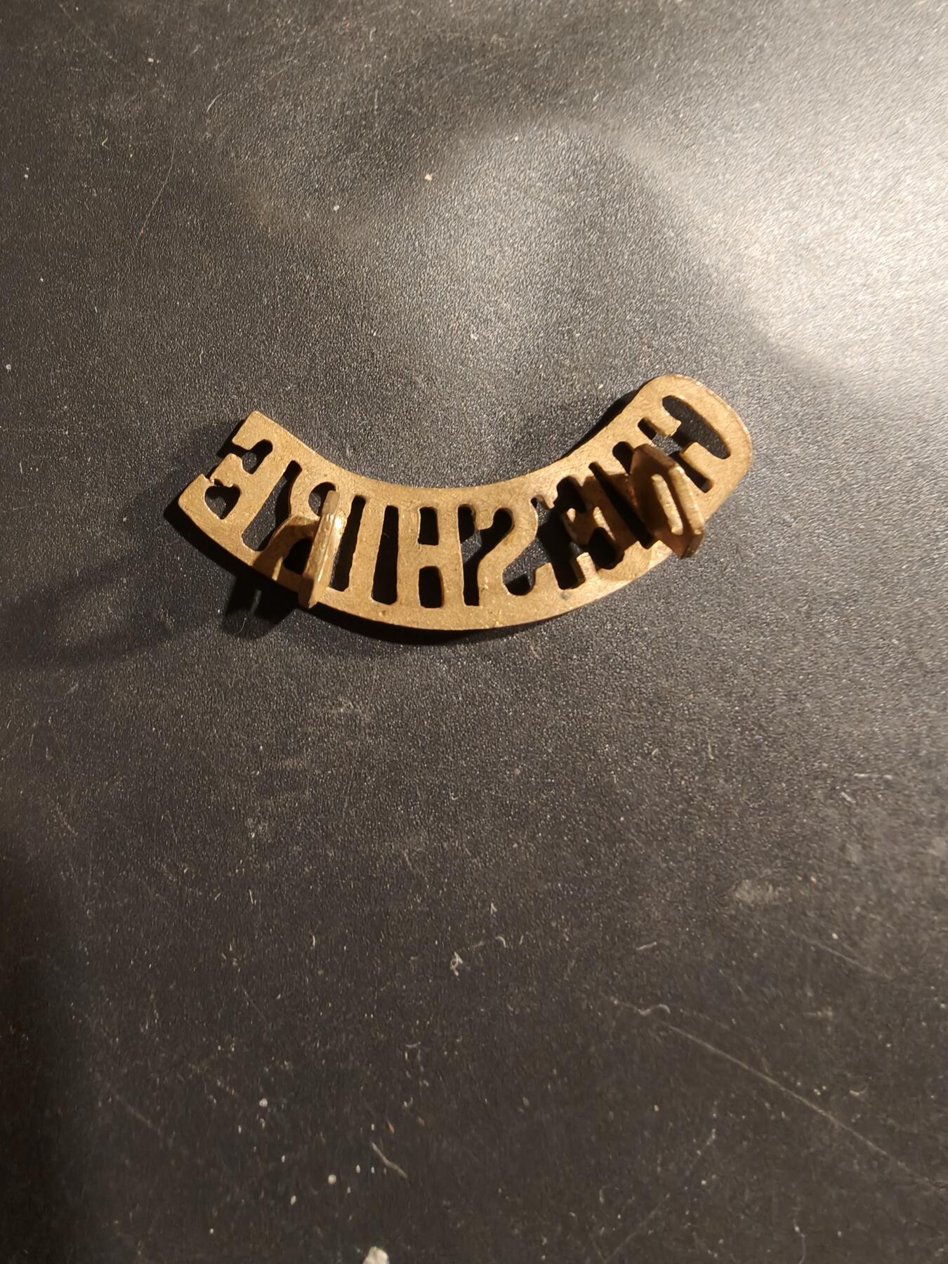 老王徽章第183期 英国柴郡步兵团肩章一组     一战时期