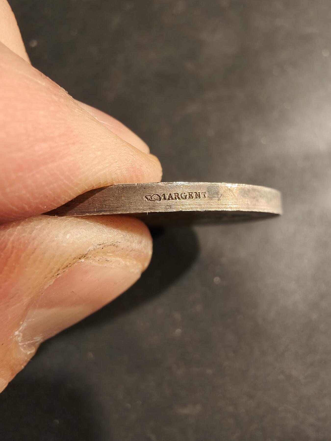 老王徽章第183期 法国勒阿弗尔商会大银章     带盒子，盒子卡扣不严    950银      大师波特作品      直径39mm     重量30.6g