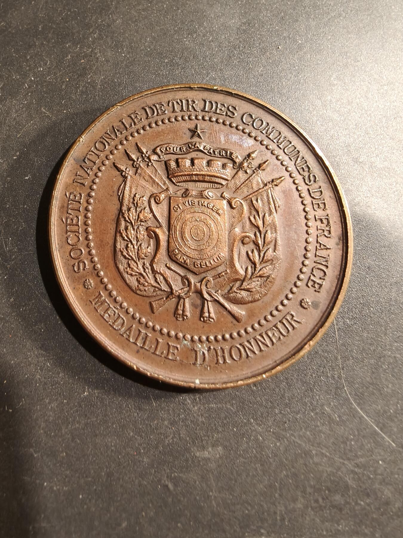 老王徽章第183期 法国国家射击公社大铜章     直径50mm     重量51.4g