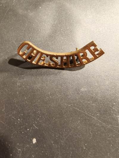 老王徽章第183期 - 英国柴郡步兵团肩章一组     一战时期