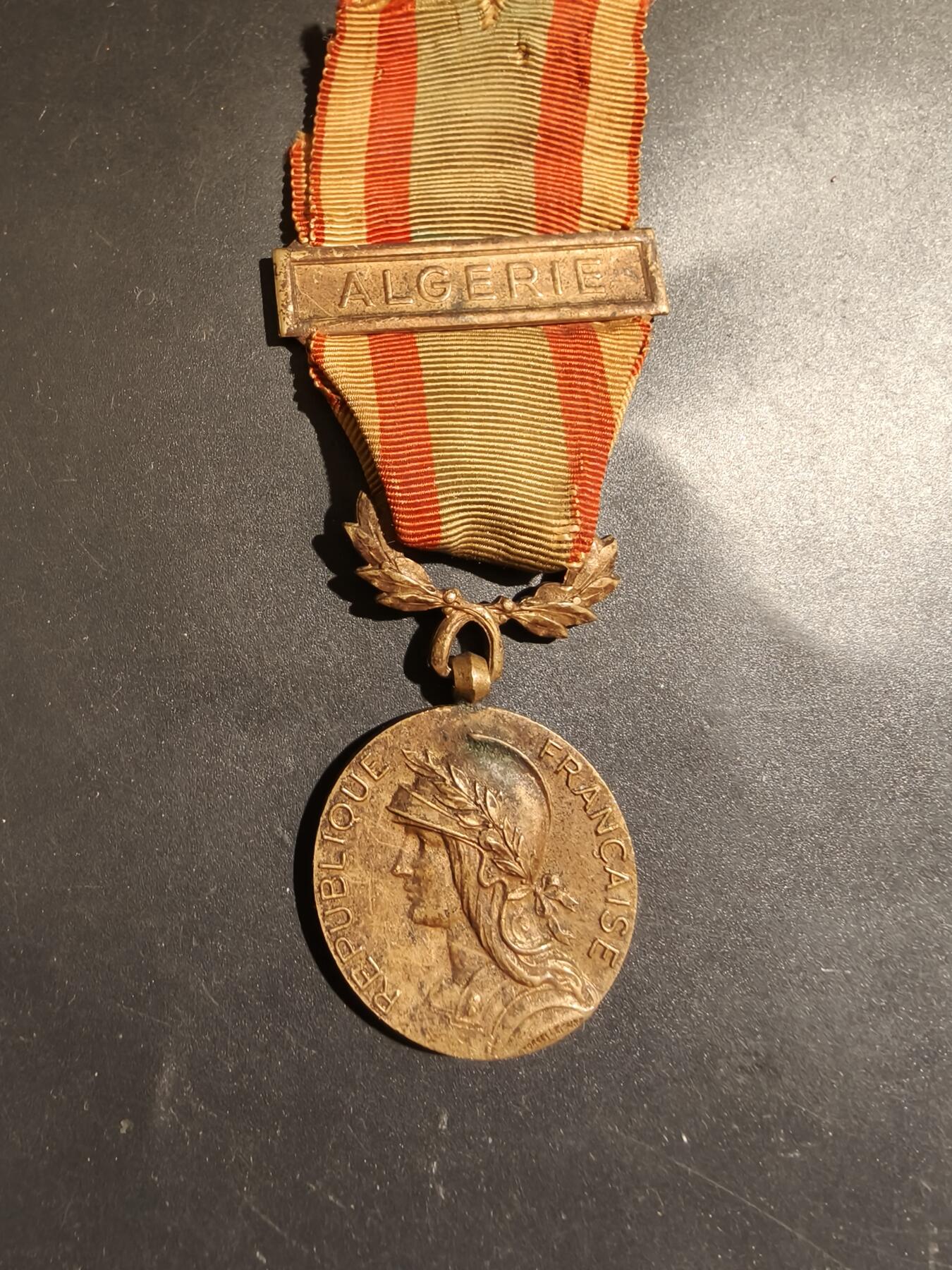 老王徽章第183期 法国北非安全行动战役奖章    阿尔及利亚勋条