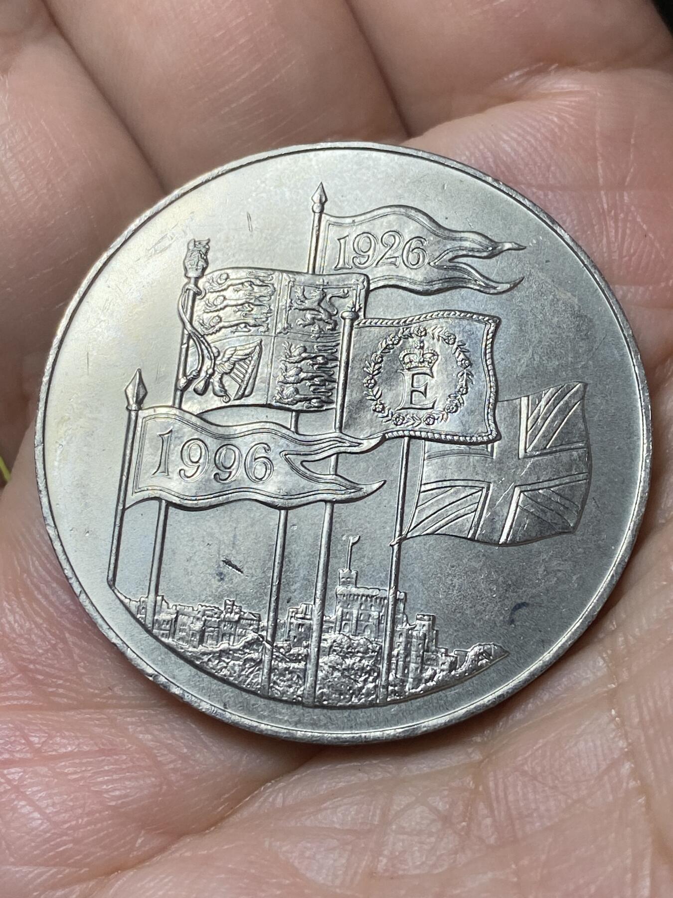 2026年第二十九场(总第一百九十八场）英国一线回流散币新年初九特拍场第一场(免佣金) 英国🇬🇧1996年5英镑(伊丽莎白二世70岁寿辰纪念币)