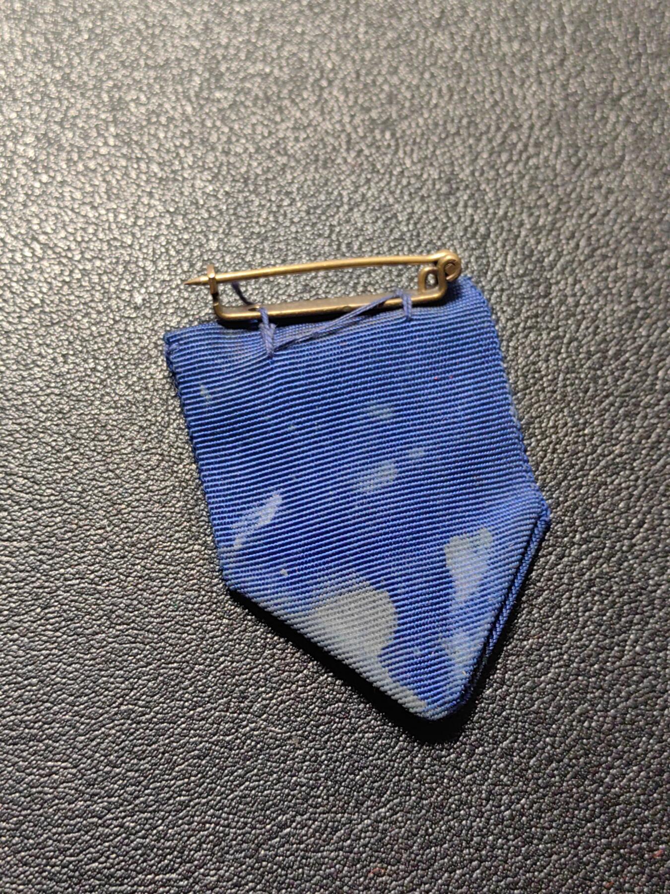 靖甫拍卖第五场 德三服务奖章上挂