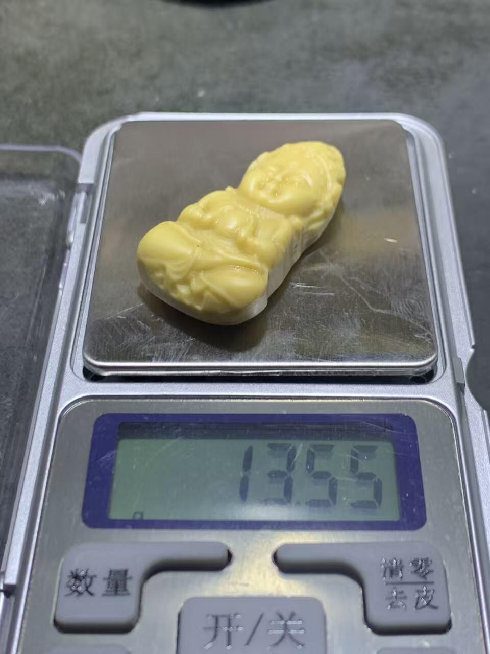 精美高玉化金膏玉雕刻宝宝佛吊坠一个