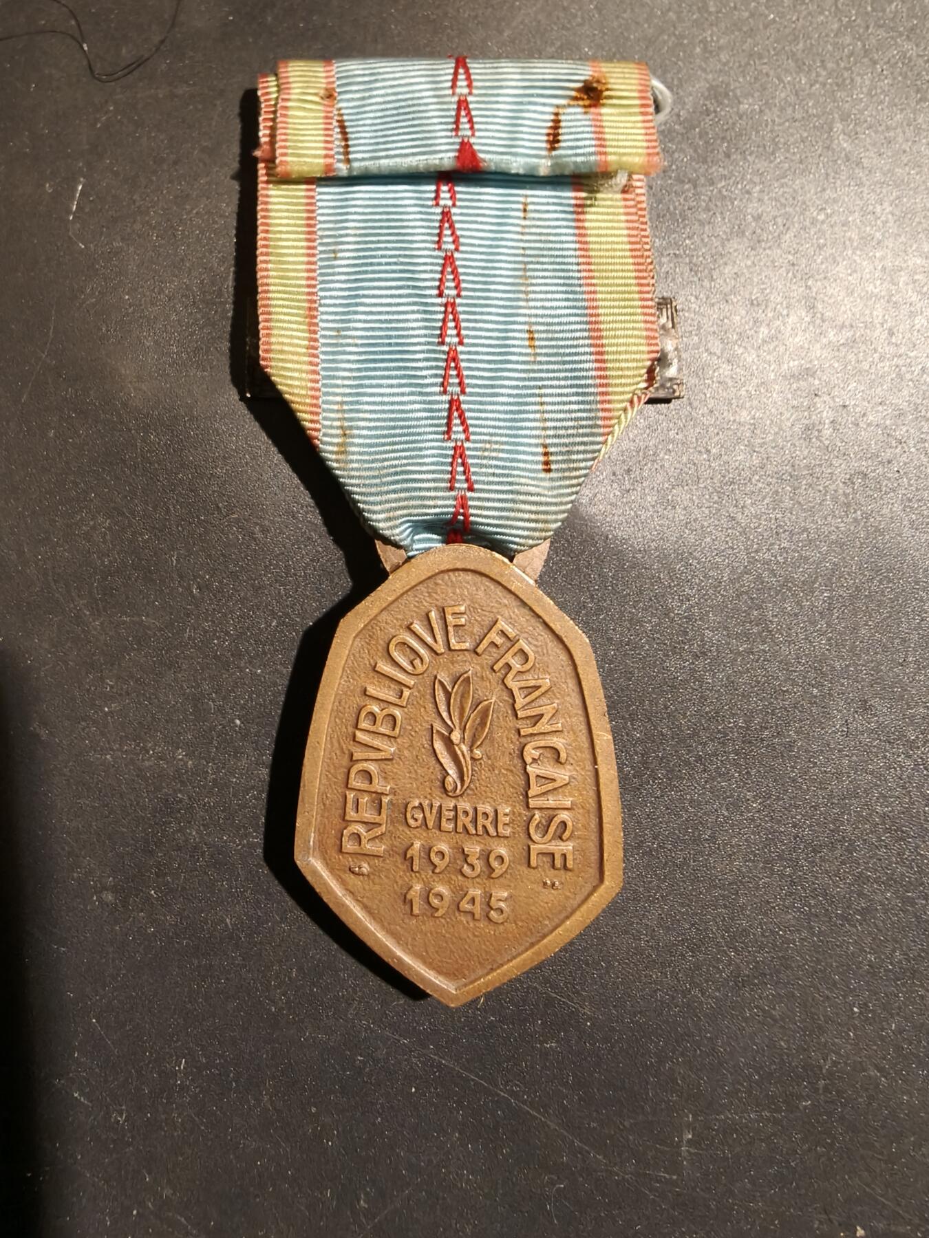 老王徽章第183期 法国二战纪念章   法兰西勋条