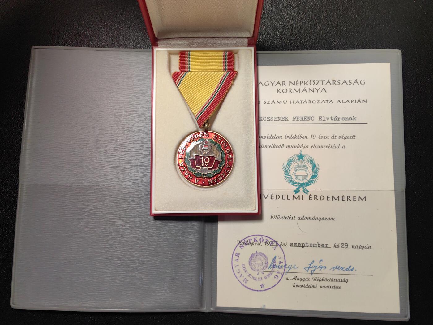 靖甫拍卖第五场 匈牙利人民军10年服役奖章带证