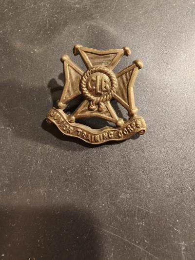 老王徽章第183期 - 英国教会少年军帽徽    教会少年军主要在英联邦国家活动，致力于为青年提供体育、训练和宗教指导      一战时期