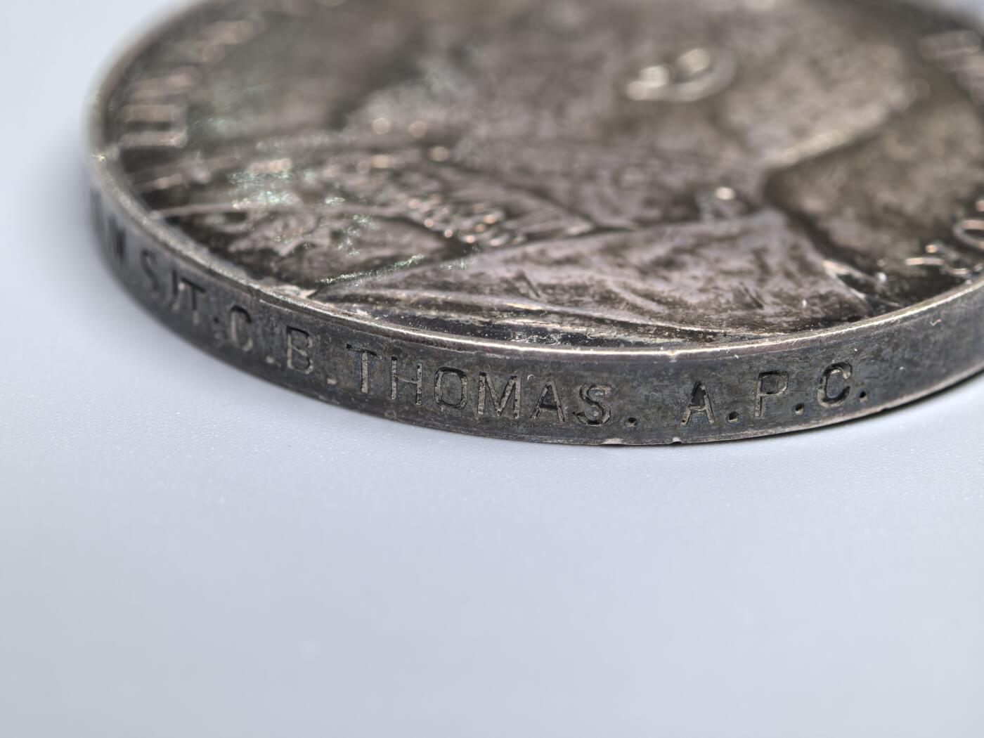 小驴勋章奖章收藏2月22日周日晚六点拍卖（珍爱和平，收藏战争，铭记历史，勿忘国耻，忠党爱国。有偿代拍，送拍规则在简介最后，参拍须阅读规则后再参拍，关系到运费包装发货时效真假辨别等关键信息，拍卖时不再发原图，看大图店主微信码在拍卖店铺介绍里） 英国爱德华版长期优秀服役章，银质，打有边铭