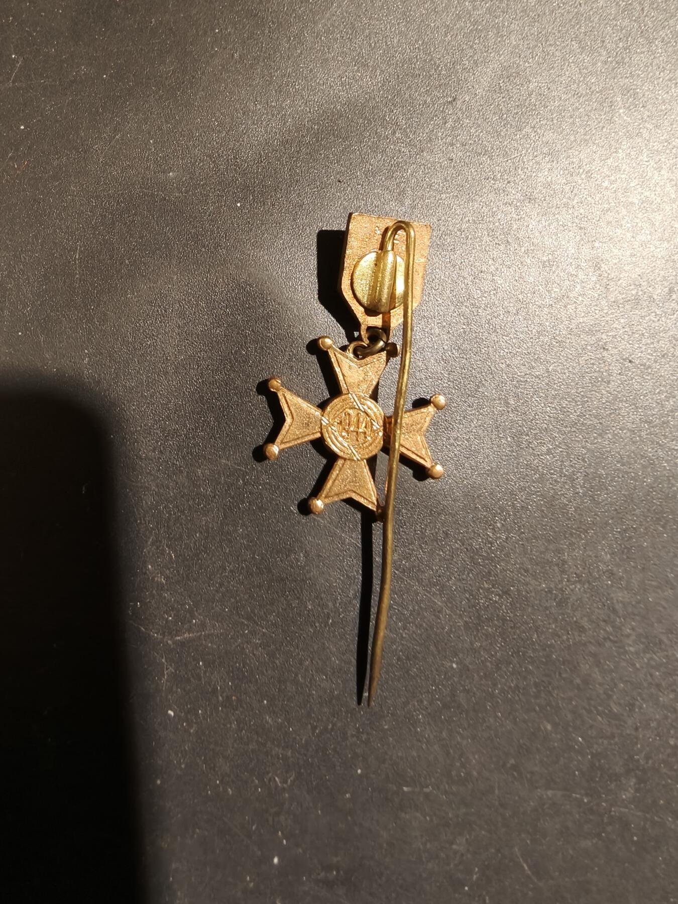 老王徽章第183期 军官级波兰复兴勋章迷你针插     1944版