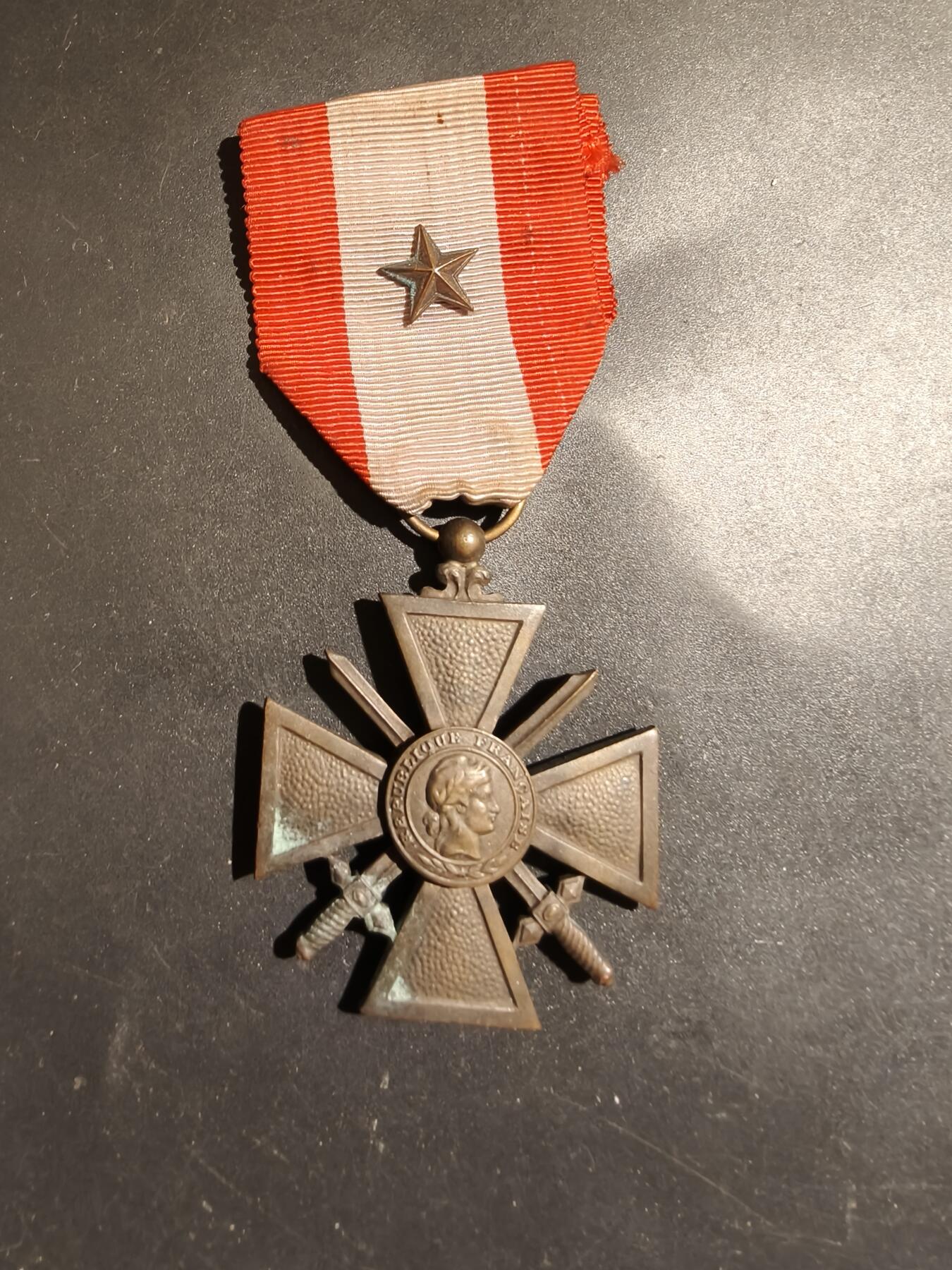 老王徽章第183期 法国海外行动版战争十字奖章    一颗铜星勋饰