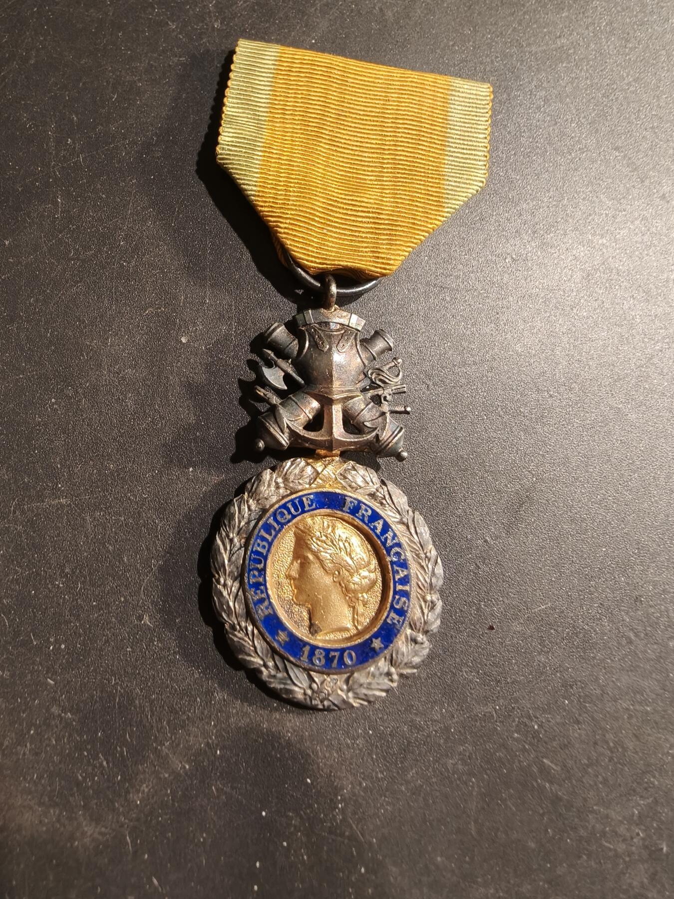 老王徽章第183期 法国军事奖章    三共时期   950银镀金珐琅    19.2g
