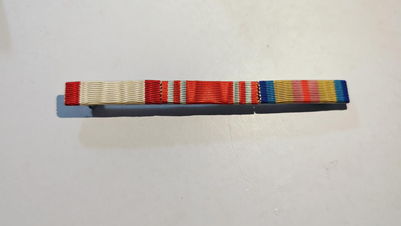 东亚勋章徽章主题拍卖8（120件） 日本联排1（ 白叶  赤十字 七七）