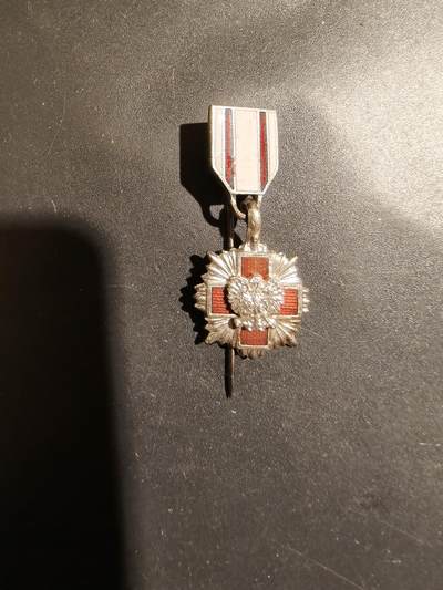 老王徽章第183期 - 波兰银级红十字会勋章迷你针插