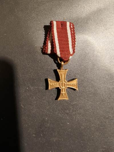 老王徽章第183期 - 波兰二战英勇十字迷你章
