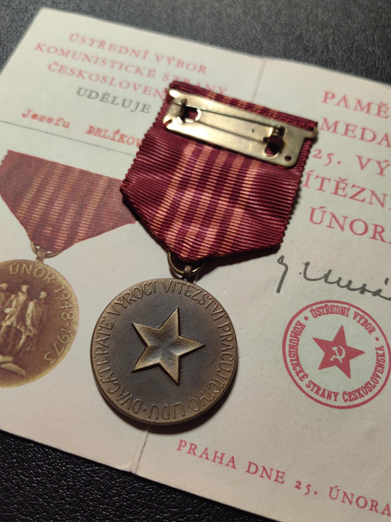 靖甫拍卖第五场 捷克斯洛伐克1948革命25周年奖章带证