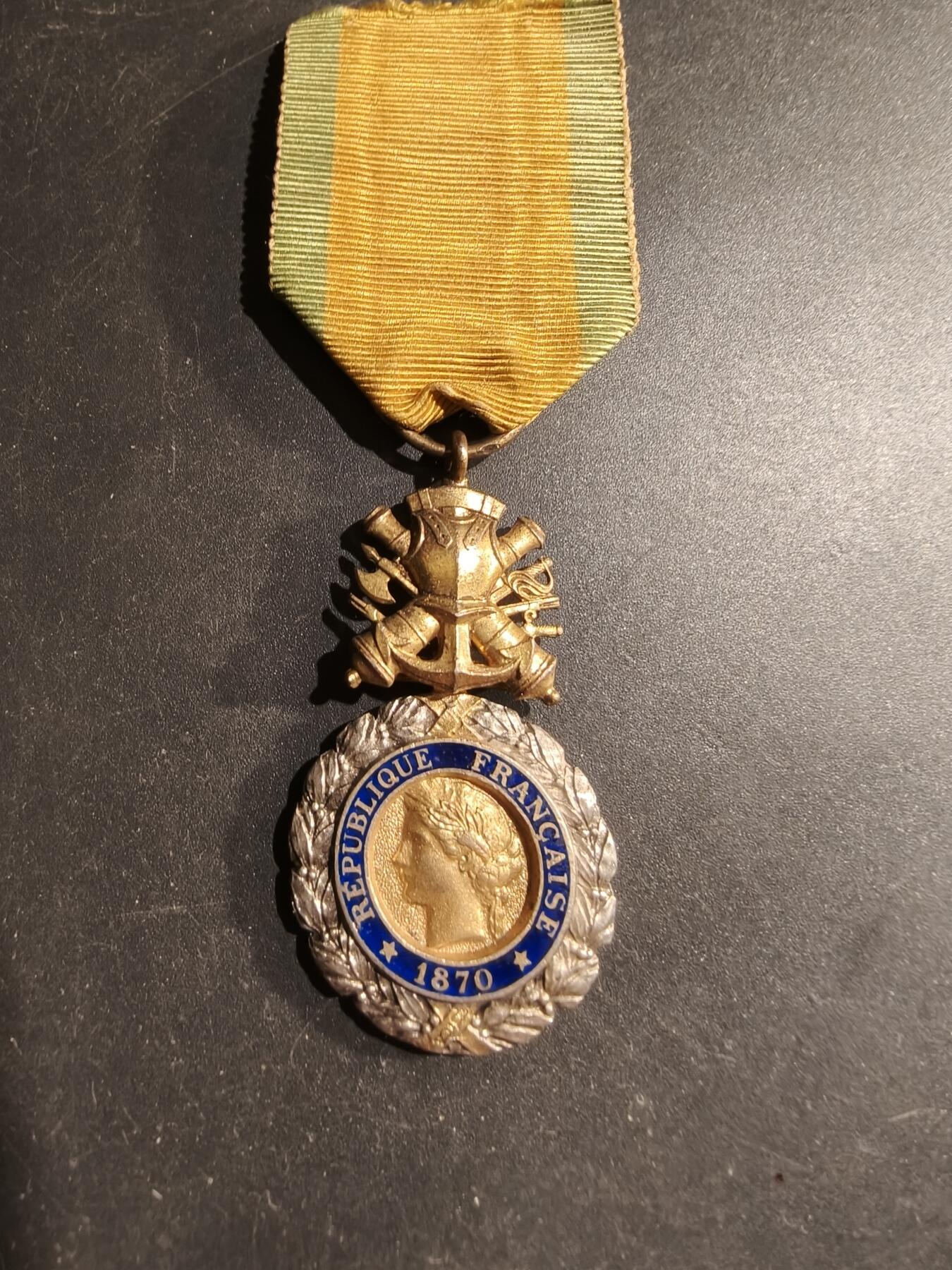 老王徽章第183期 法国军事奖章    三共时期   950银镀金珐琅    20g