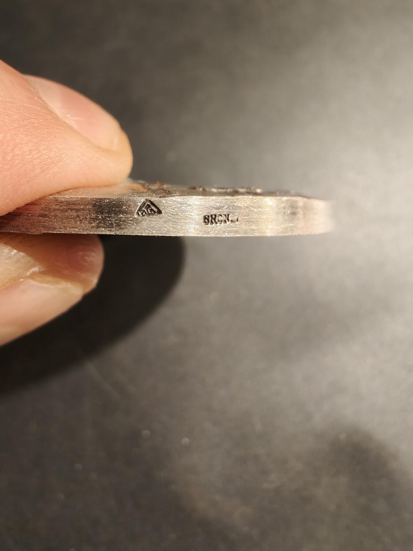 老王徽章第183期 法国油漆与玻璃工业企业家同业公会镀银大铜章     原盒，盒子卡扣不严     公鸡头玛丽安娜     直径54mm     重量70g 