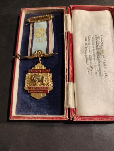 老王徽章第183期 - 英国皇家野牛兄弟会奖章    实发版    原盒    盒子老化开裂