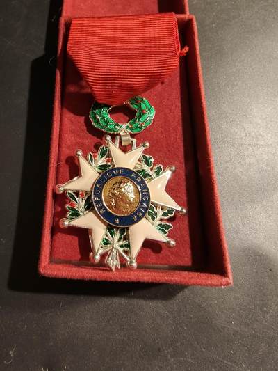 老王徽章第183期 - 法国骑士级荣誉军团勋章     原盒    五共时期