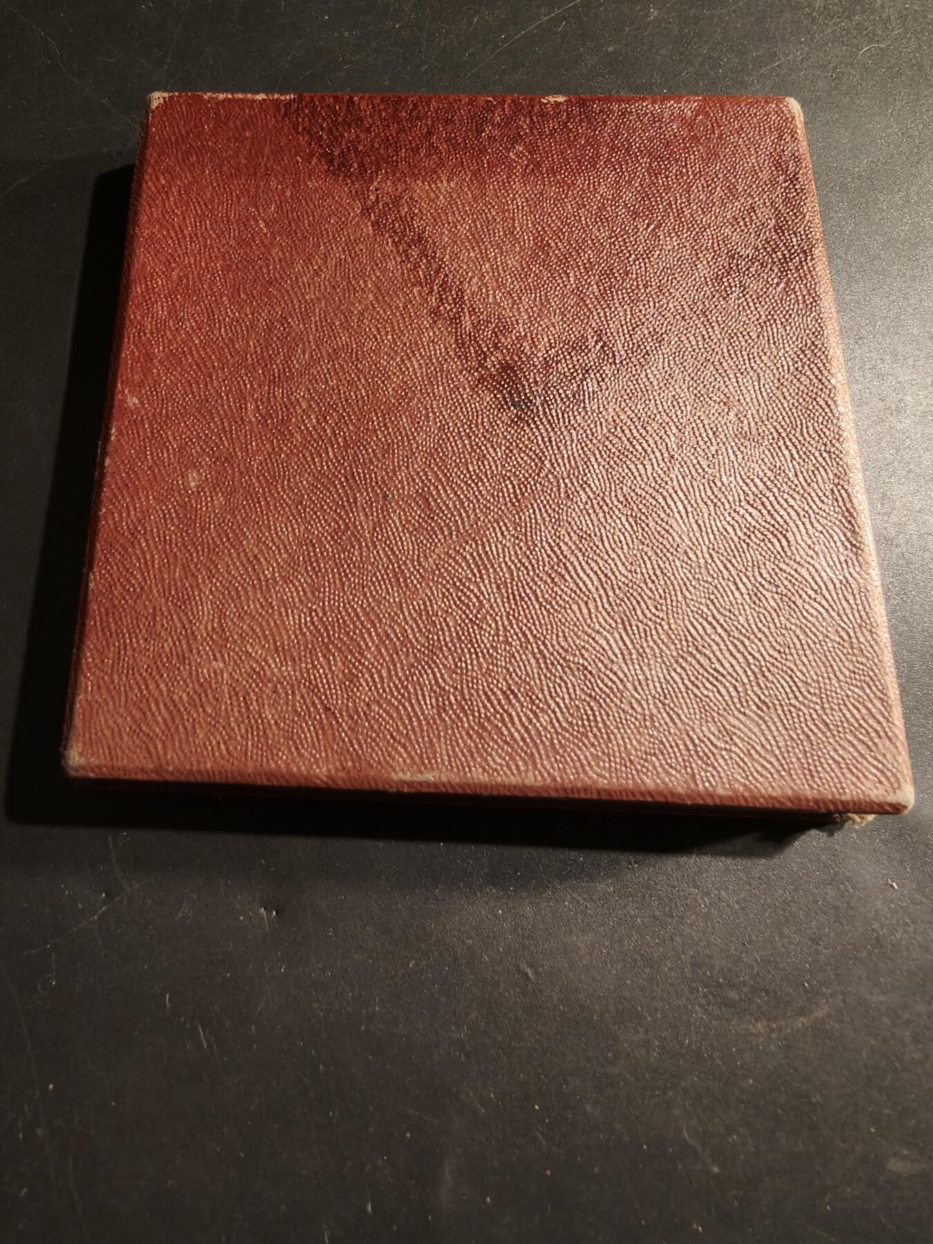 老王徽章第183期 法国电气工程总工会大铜章     原盒     直径66mm     重量166.2g