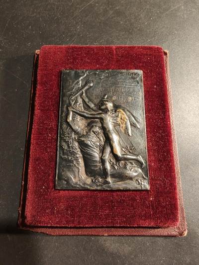 老王徽章第183期 - 法国巴黎1900国际博览会镀银方形大铜章      大师罗蒂作品     尺寸51×36mm     重量36.3g      原盒