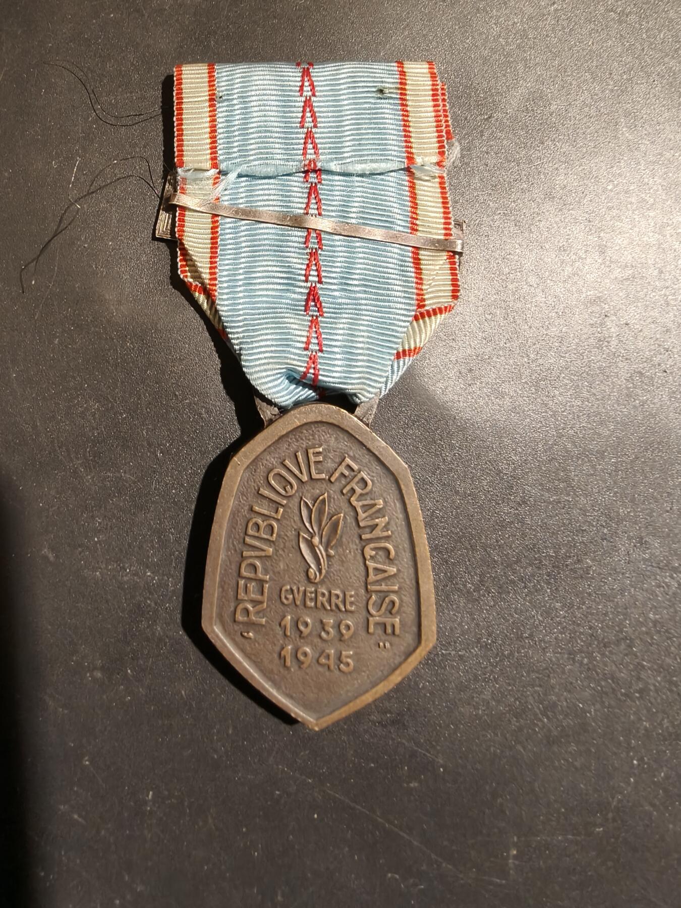 老王徽章第183期 法国二战纪念章    解放勋条