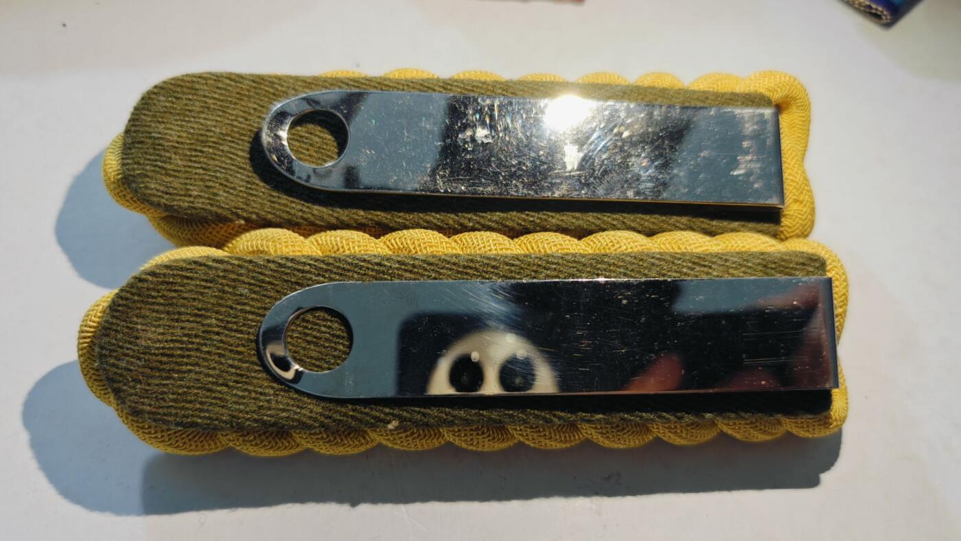 东亚勋章徽章主题拍卖8（120件） 少尉肩章（有原盒）（看简介）