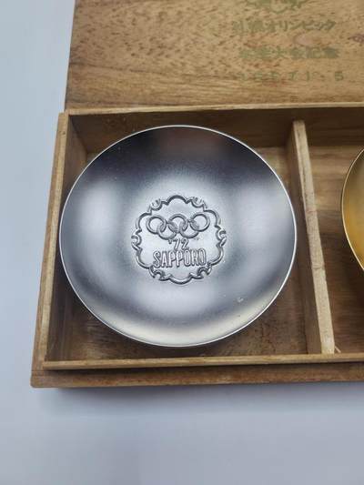 南水社第二次拍卖 1972年札幌冬奥会纪念盏，镀金镀银原盒