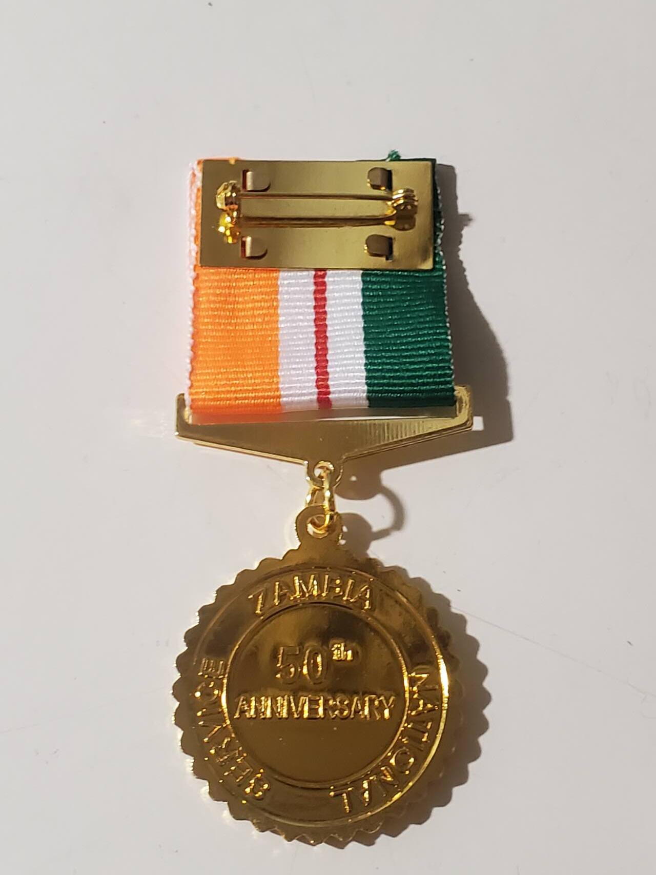 韵星假日军品类拍卖第42期 -- Rimey Holidays Militaria Auction 42 赞比亚共和国国家服务金僖奖章 铜镀金 少见国家 非常厚重 库存品相