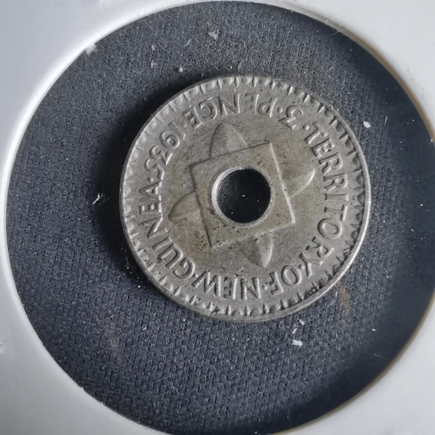 沼泽如烟--第1001场 英属新几内亚1935年3便士