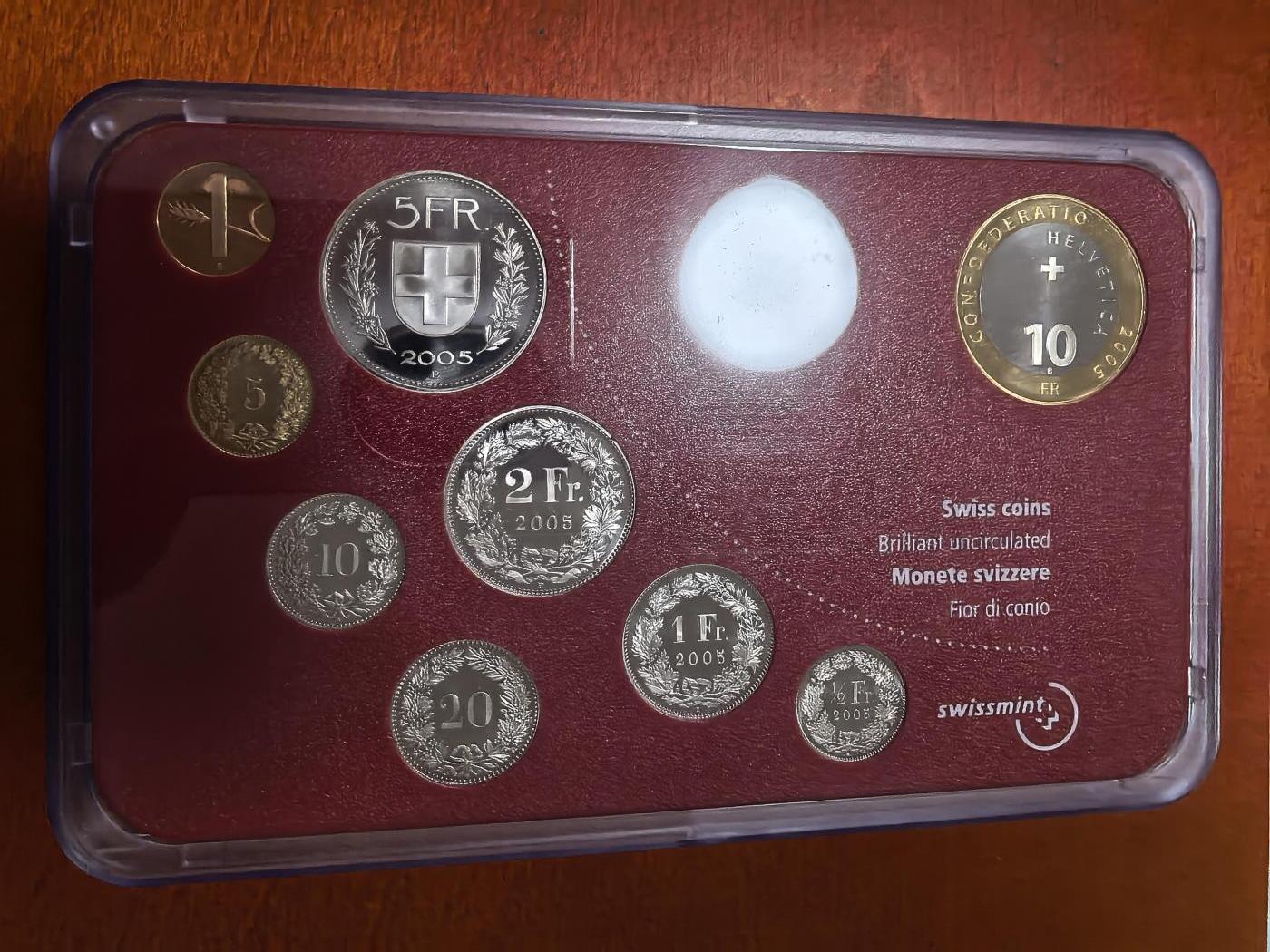 长老汇马年精选第二场拍卖 2005瑞士精制币8枚套，盒证全，含10法郎精制双色币1枚