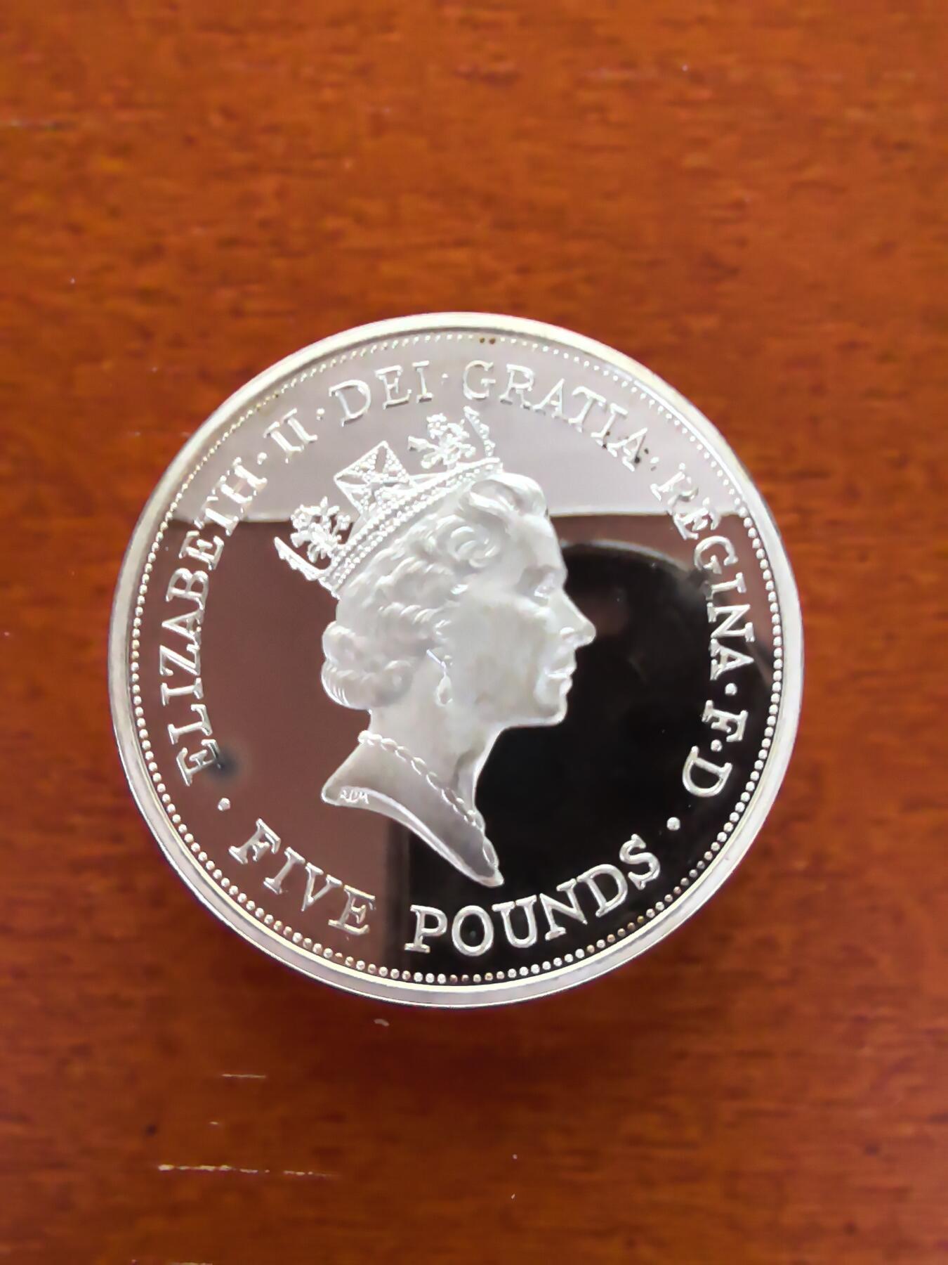 长老汇马年精选第二场拍卖 2013英国伊丽莎白二世加冕六十周年纪念5英镑加厚精制银币， 56.56克925银，3000枚，第三版头像，淘宝没有这个拍品