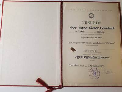 韵星假日军品类拍卖第42期 -- Rimey Holidays Militaria Auction 42 - 民主德国农业长期服务证书+社会主义建设功勋活动家证章