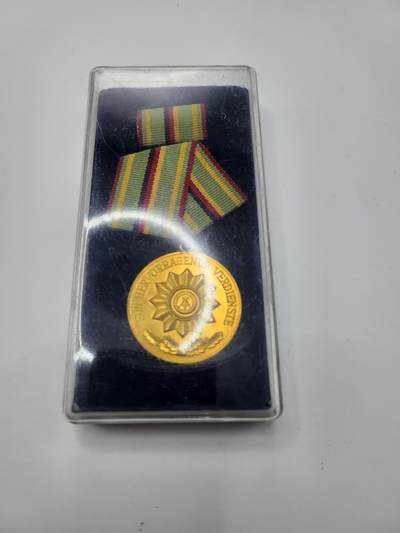 南水社第二次拍卖 民主德国内务部金级功绩奖章 盒略完好 品相很好
