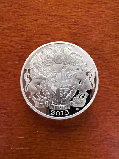 长老汇马年精选第二场拍卖 - 2013英国伊丽莎白二世加冕六十周年纪念5英镑加厚精制银币， 56.56克925银，3000枚，第三版头像，淘宝没有这个拍品