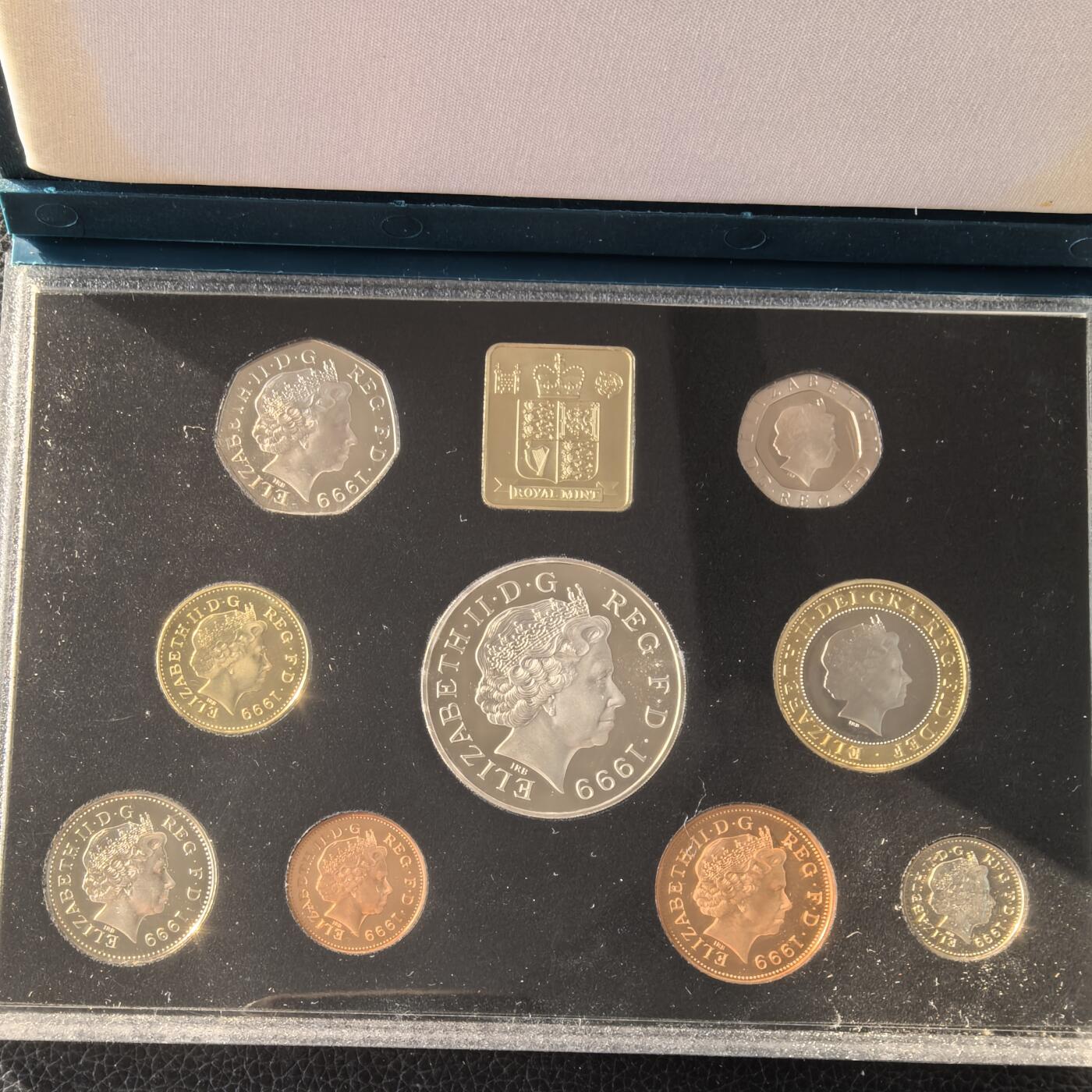 道一币馆币章第一百六十六场 原盒证 英国1999年精制纪念套币九枚+纪念章