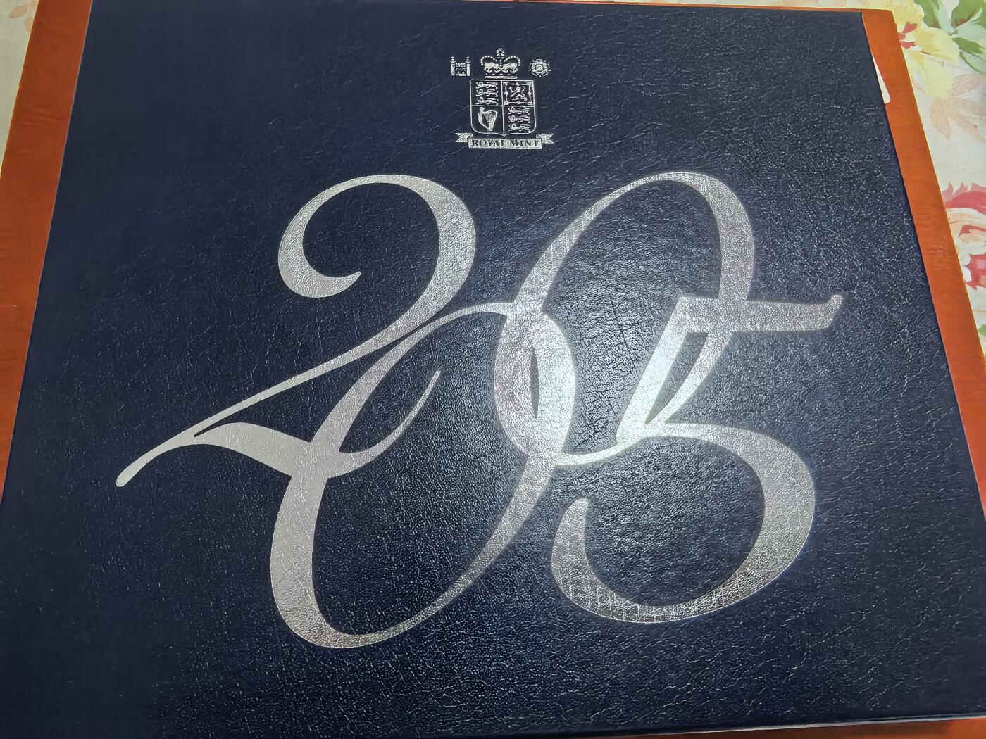 长老汇马年精选第二场拍卖 2005英国12枚精制套币，盒证全