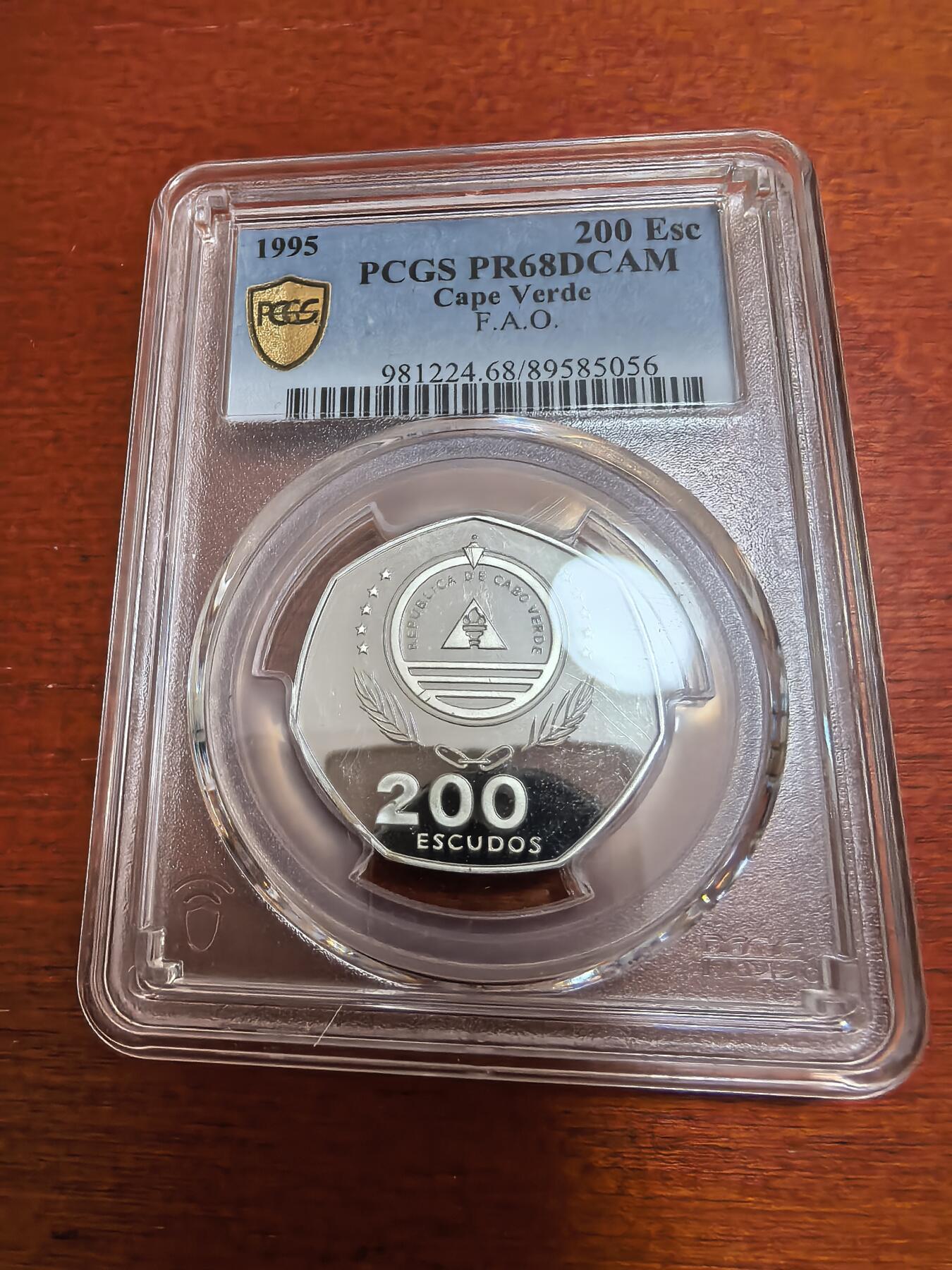 长老汇马年精选第二场拍卖 1995佛得角FAO200埃斯库多斯7边形精制银币，18克925银，PCGS PR68DCAM，2枚冠军之一