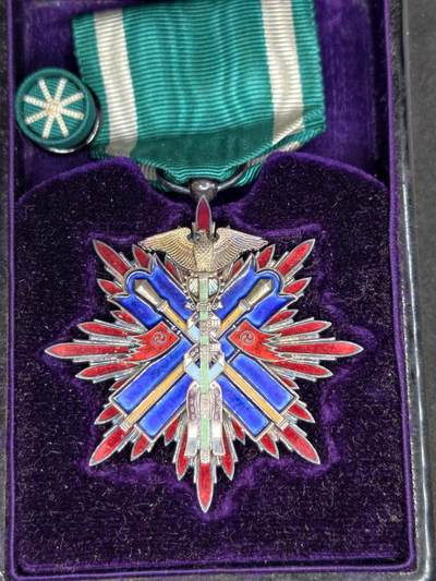 凯旋世界勋赏（持续上新中）（第22期新年大拍）（欢迎送拍）（对拍品有疑问请询问客服，不接受到手刀，出价默认拍品品相。请认真阅读拍卖规则！出价默认已认可！）（收到货请录制开箱视频，无视频概不处理问题。） - 五鸟带盒带略