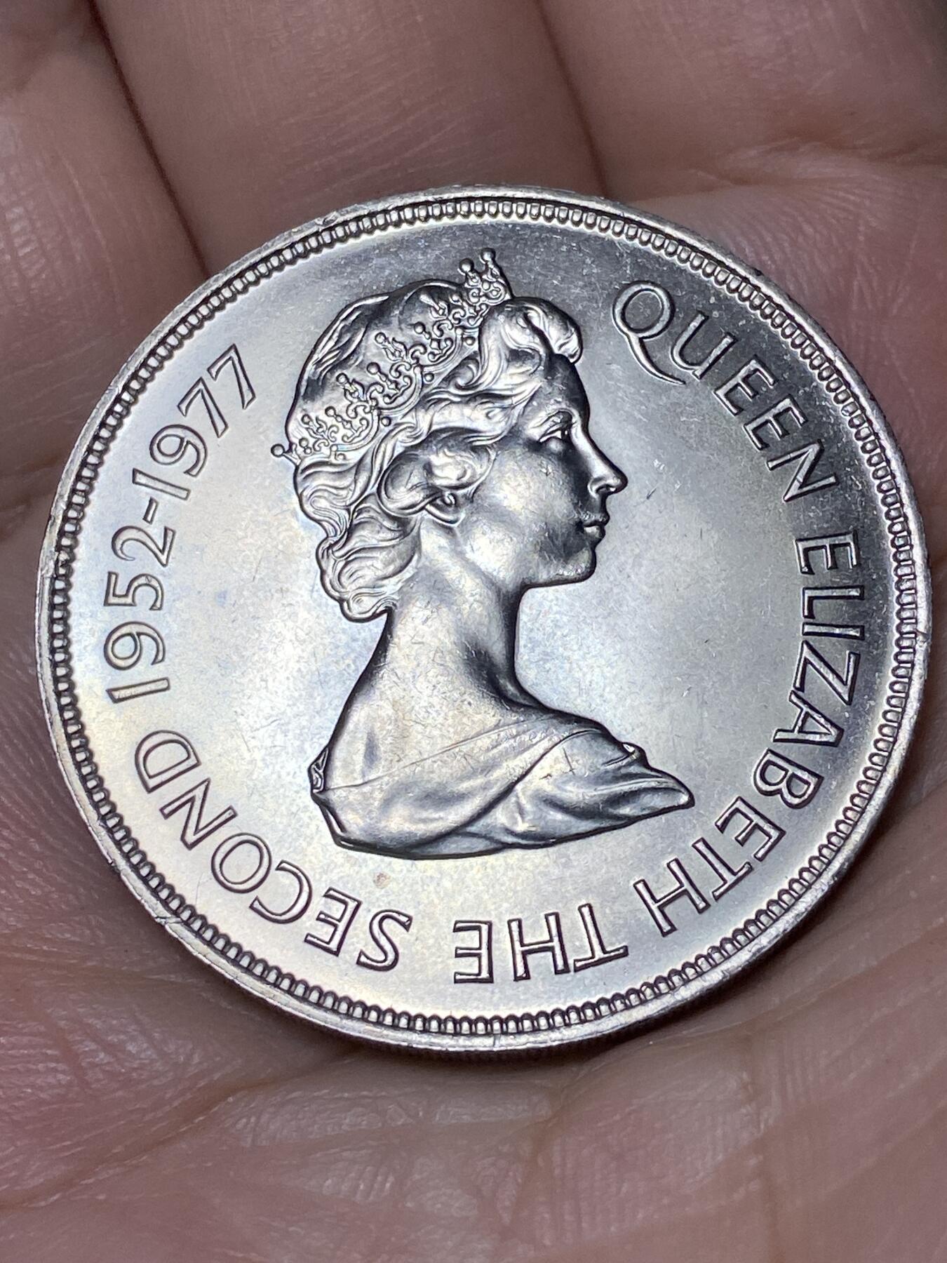 2026年第三十场(总第一百九十九场）英国一线回流散币特拍第二场(免佣金) 原光好品–英属根西岛🇬🇬1977年25便士克朗型大币(伊丽莎白二世登基25周年银禧纪念币)