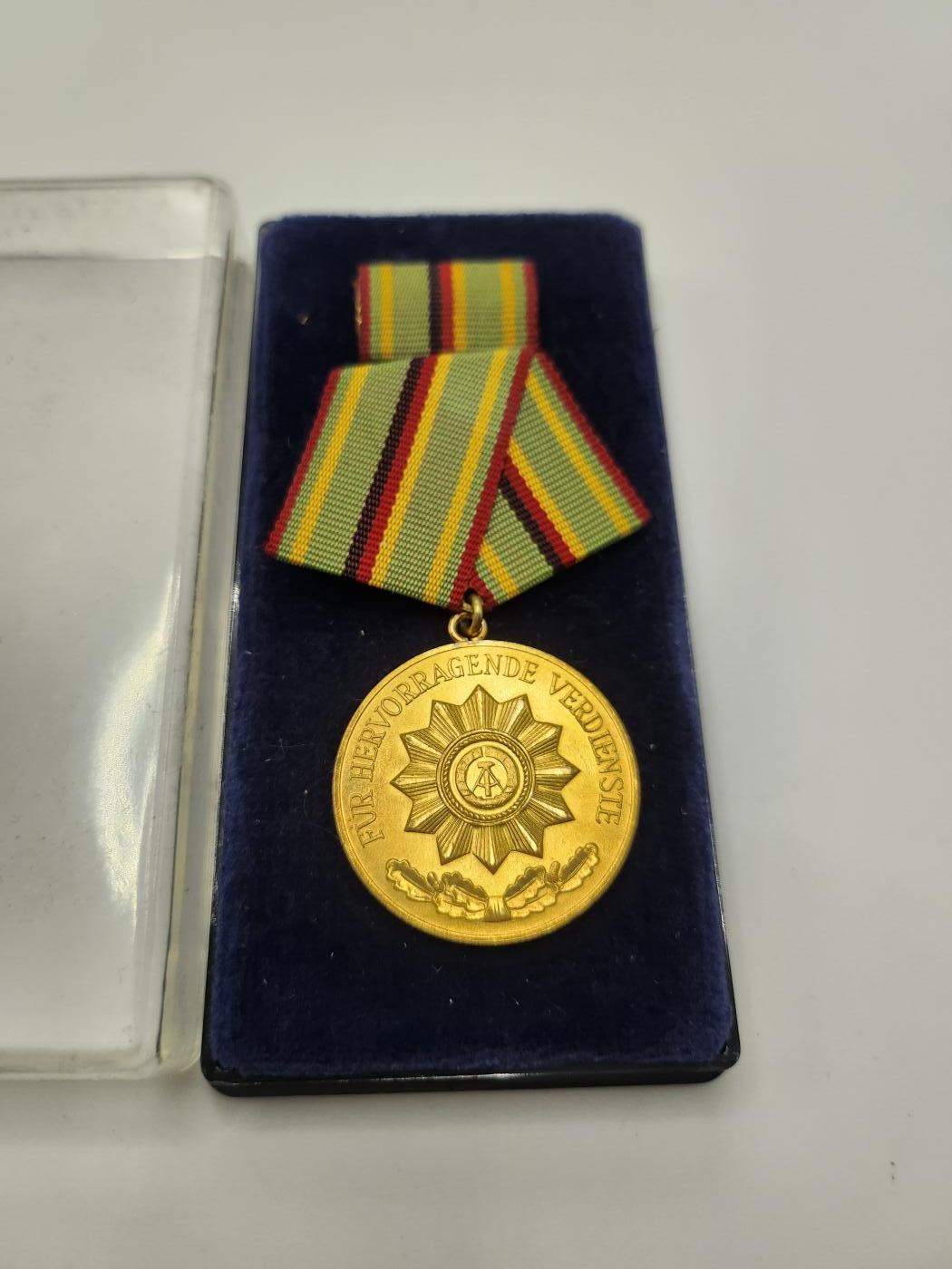南水社第二次拍卖 民主德国内务部金级功绩奖章 盒略完好 品相很好