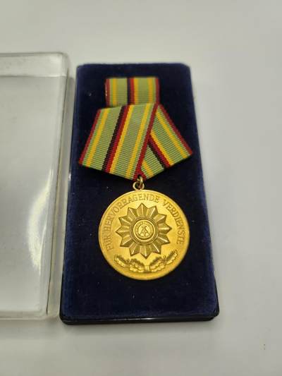 南水社第二次拍卖 - 民主德国内务部金级功绩奖章 盒略完好 品相很好