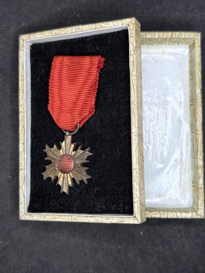 凯旋世界勋赏（持续上新中）（第22期新年大拍）（欢迎送拍）（对拍品有疑问请询问客服，不接受到手刀，出价默认拍品品相。请认真阅读拍卖规则！出价默认已认可！）（收到货请录制开箱视频，无视频概不处理问题。） - 古河市国员山岳会员章带盒