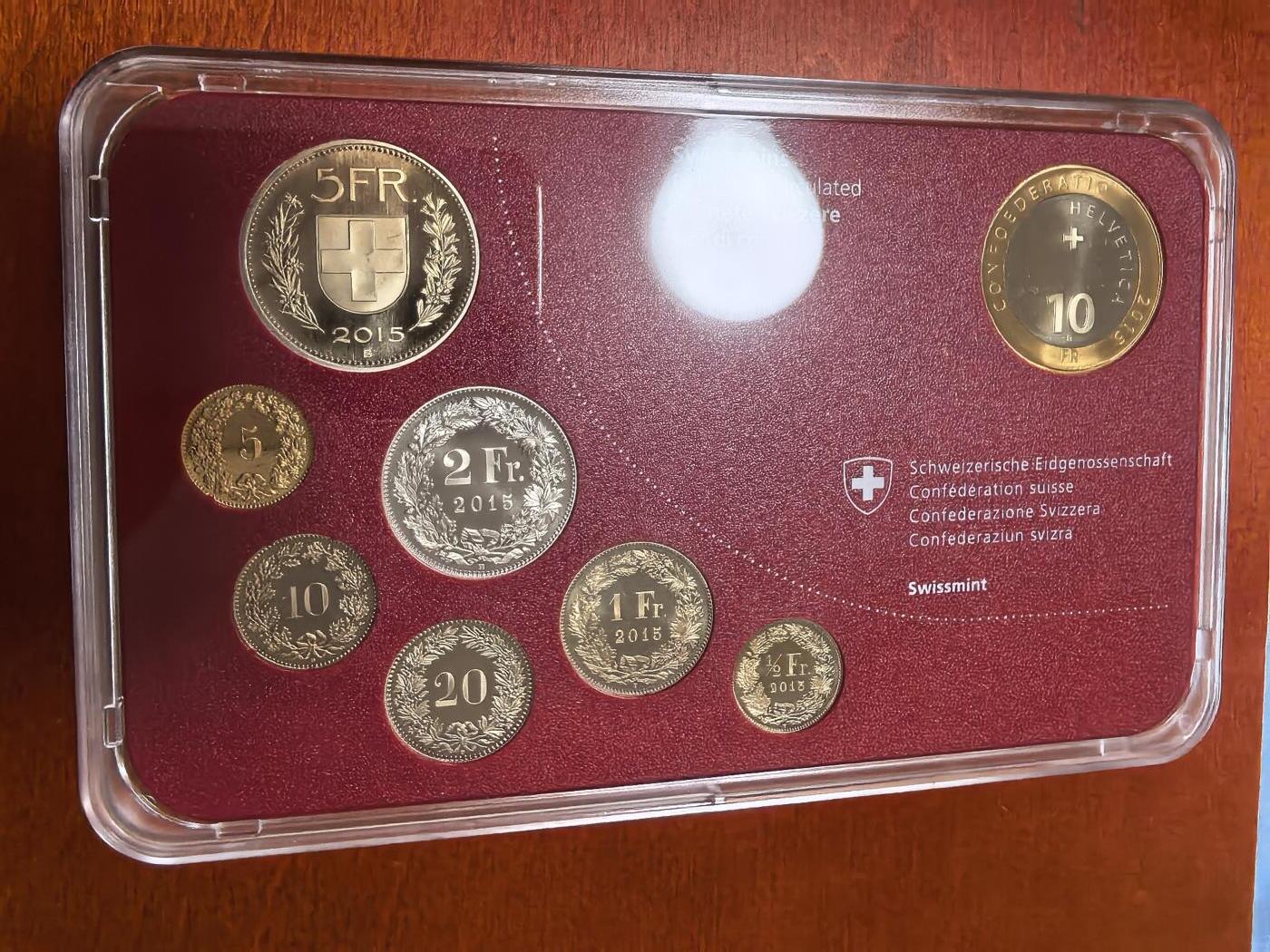 长老汇马年精选第二场拍卖 2015瑞士精制币8枚套，盒证全，含10法郎精制双色币1枚