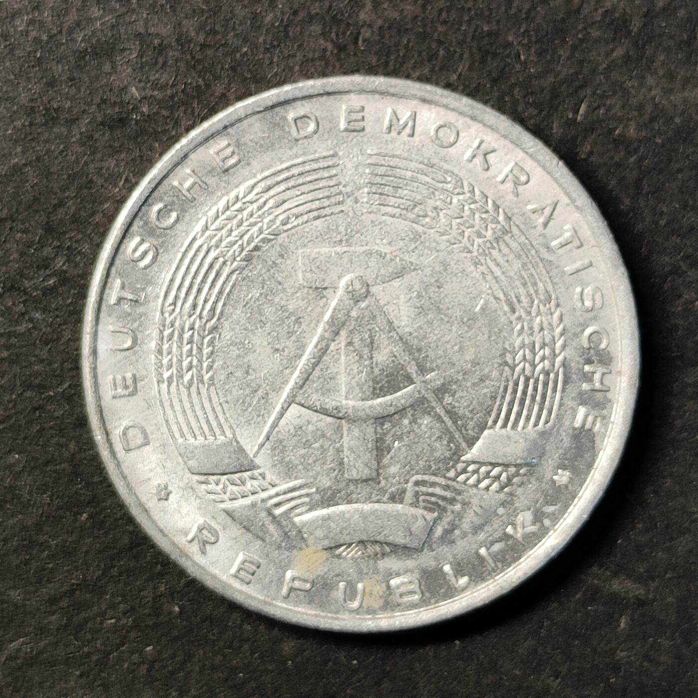 嘉禾收藏    【第474期】            无佣金、可寄存、满30元包邮 币一枚