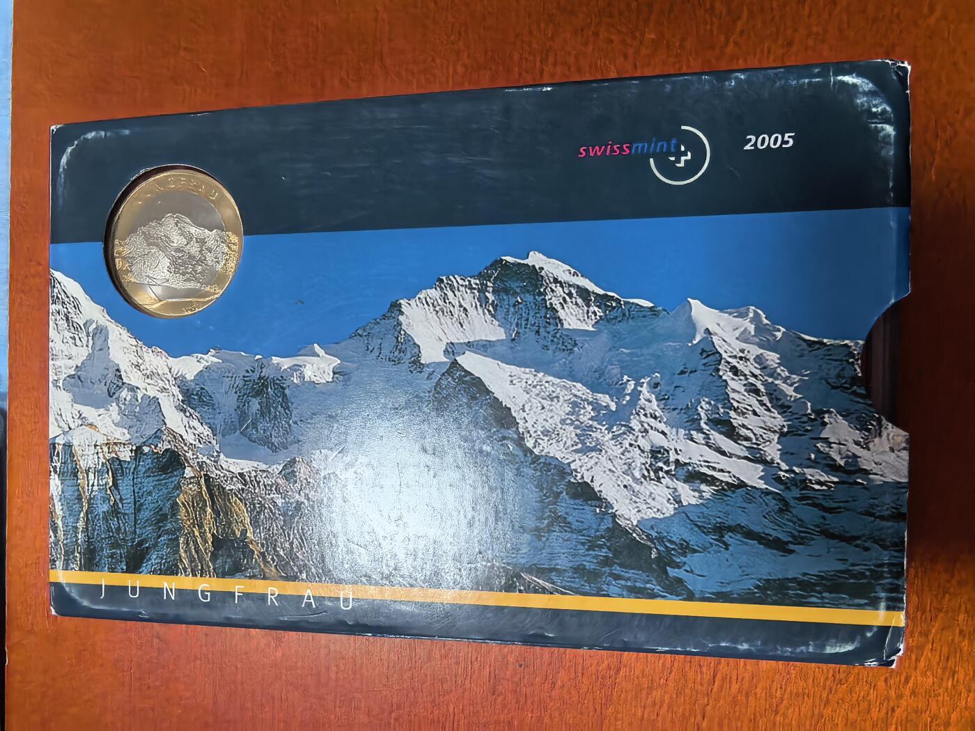 长老汇马年精选第二场拍卖 2005瑞士精制币8枚套，盒证全，含10法郎精制双色币1枚